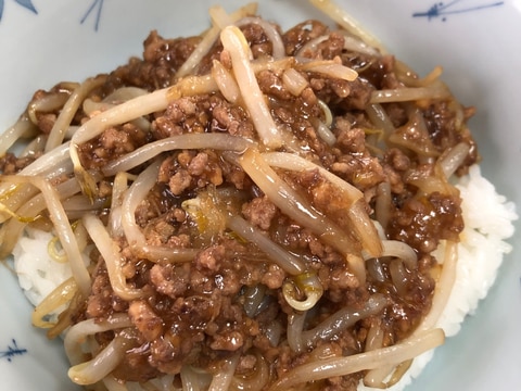 ひき肉もやし丼